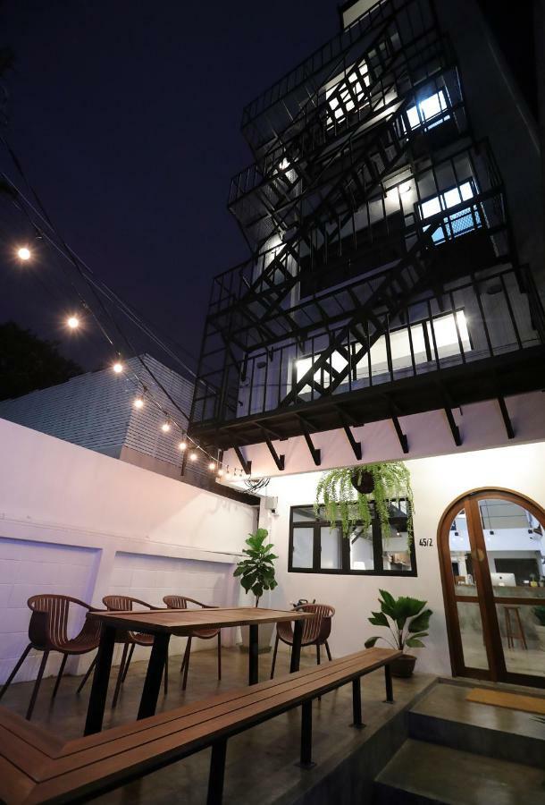 Apartment45 Hostel Bangkok Exterior photo